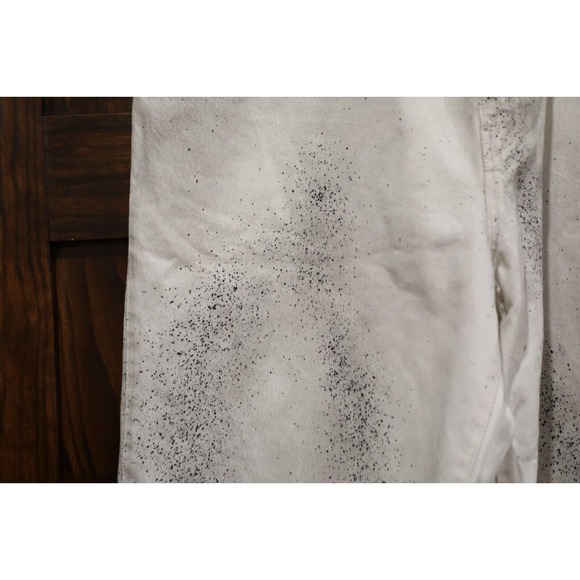 Levi Shorts Mens 40 White Distressed Paint Splatter - Picture 2 of 16